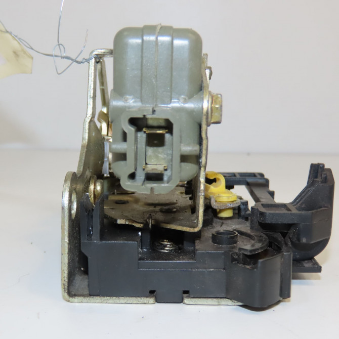 Serrure porte avg occasion RENAULT CLIO II Phase 1 03-1998->06-2001 1.9 D 65ch 7701045304 3