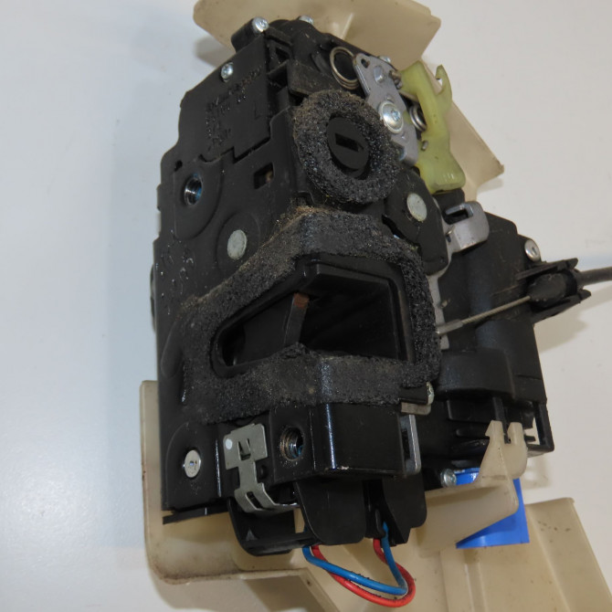 Serrure porte arg occasion VOLKSWAGEN POLO IV Phase 2 05-2005->09-2009 1.4 TDI 70ch 3B4839015AN 1