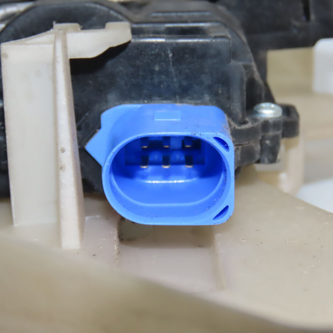 Serrure porte arg occasion VOLKSWAGEN POLO IV Phase 2 05-2005->09-2009 1.4 TDI 70ch 3B4839015AN 4