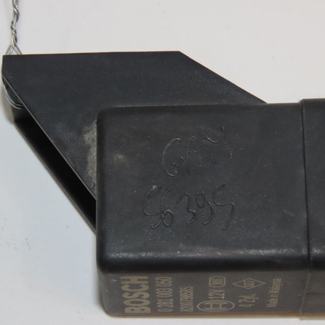 Boitier de préchauffage occasion RENAULT MEGANE III Phase 1 11-2008->01-2012 1.9 DCI 130ch 110673774R 4