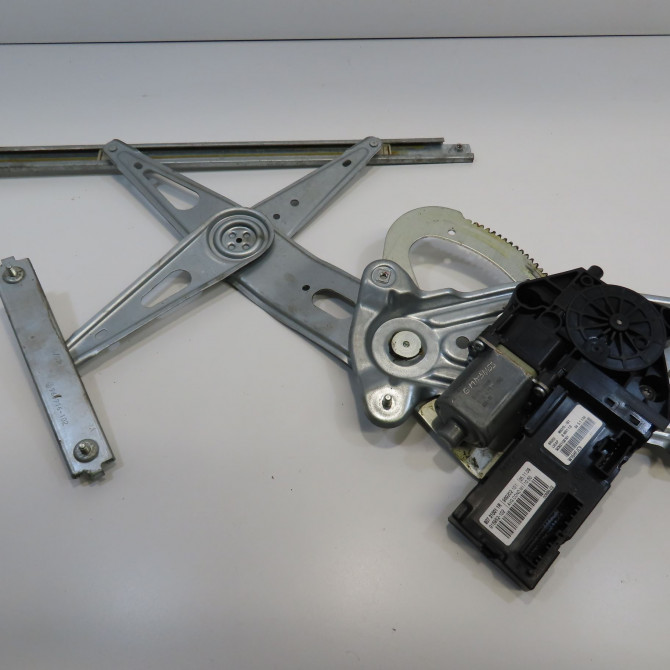 Mecanisme+moteur leve-glace avg occasion RENAULT SCENIC III Phase 1 04-2009->11-2011 1.5 DCI 105ch 807212569R 1