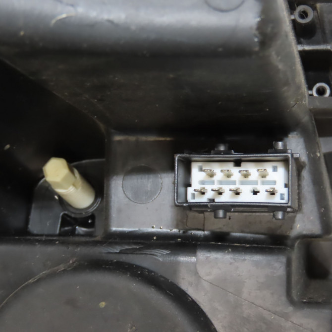 Phare droit occasion PEUGEOT 407 Phase 1 04-1995->04-1999 2.0 HDI 136ch 620690 3