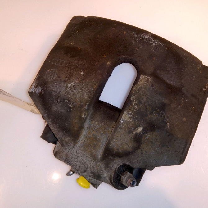 Etrier de frein avant droit occasion VOLKSWAGEN TOURAN I Phase 2 11-2006->09-2010 1.9 TDI 105ch 1K0615124E 1