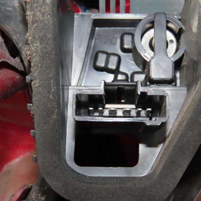 Feu arrière gauche occasion PEUGEOT 207 Phase 1 04-2006->06-2013 1.6 HDI 16v 90ch 6350Y7 3