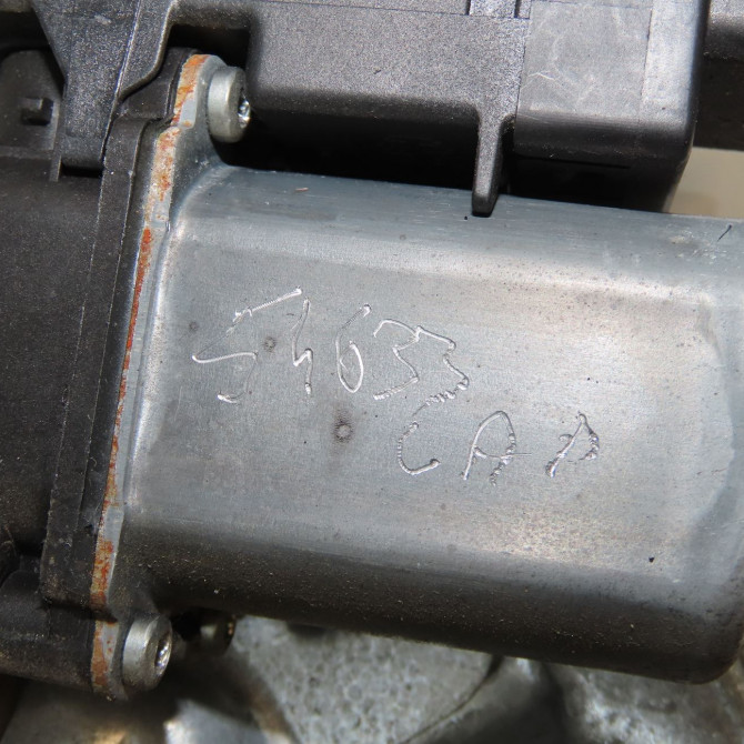 Mecanisme+moteur leve-glace avg occasion RENAULT MODUS Phase 1 09-2004->12-2007 1.6i 16v 8200748377 4