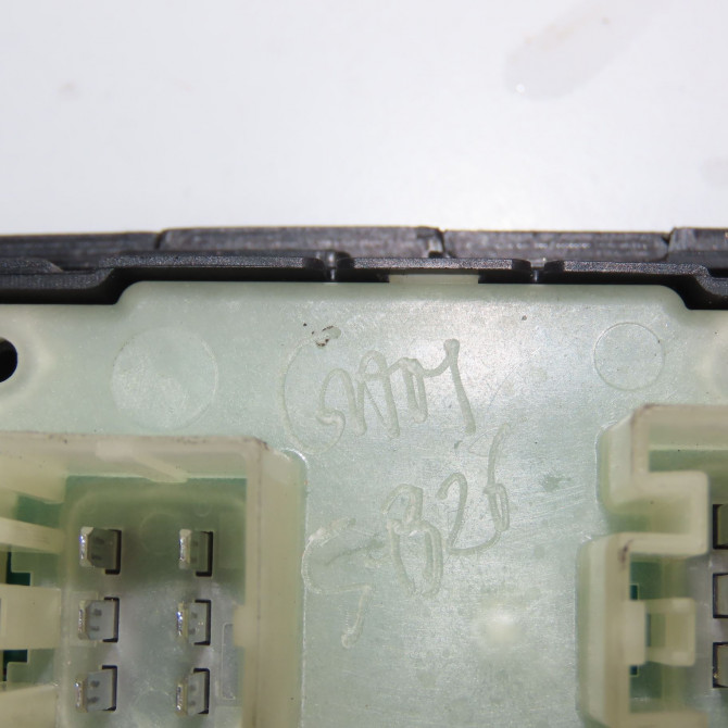 Commande lève-glace porte avant gauche occasion JEEP PATRIOT Phase 1 11-2007->12-2010 4