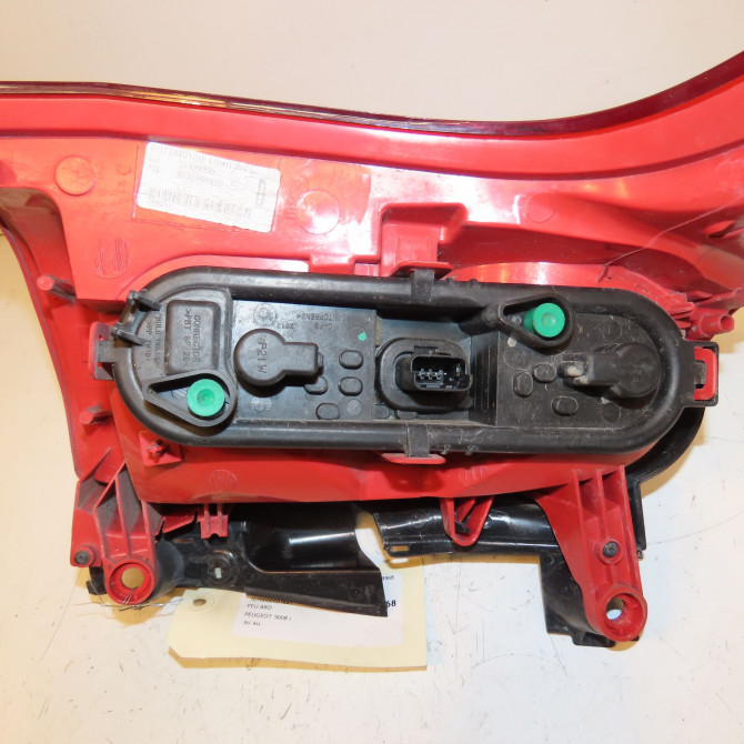 Feu arrière droit occasion PEUGEOT 5008 I phase 2 09-2013->... 2.0 HDI 150ch 6351KH 2
