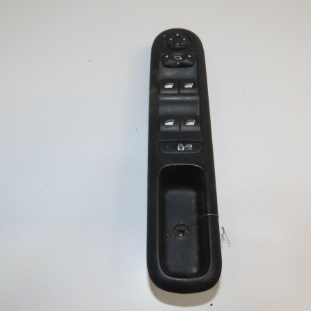 Commande lève-glace porte avant gauche occasion PEUGEOT 5008 I Phase 1 11-2009->12-2013 6490X6