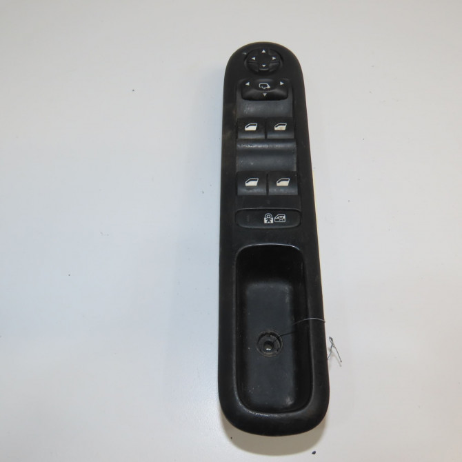 Commande lève-glace porte avant gauche occasion PEUGEOT 5008 I Phase 1 11-2009->12-2013 6490X6 1