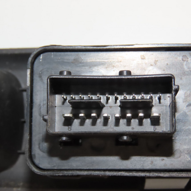 Commande lève-glace porte avant gauche occasion PEUGEOT 5008 I Phase 1 11-2009->12-2013 6490X6 3