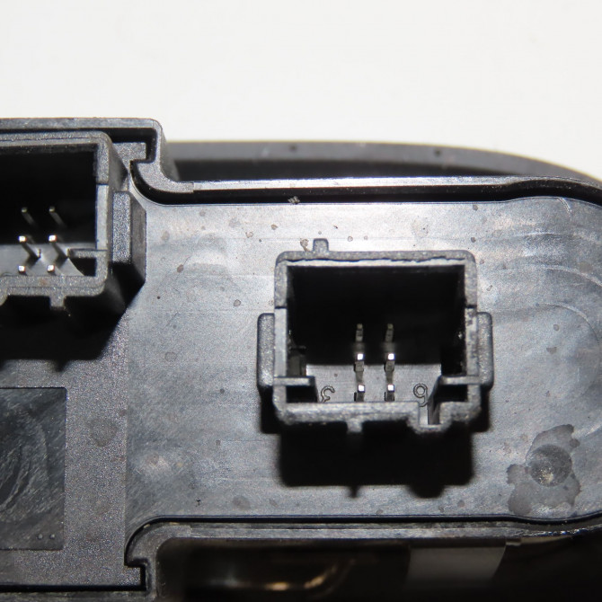 Commande lève-glace porte avant gauche occasion PEUGEOT 5008 I Phase 1 11-2009->12-2013 6490X6 5