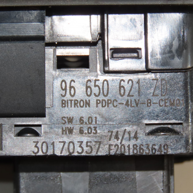 Commande lève-glace porte avant gauche occasion PEUGEOT 5008 I Phase 1 11-2009->12-2013 6490X6 6