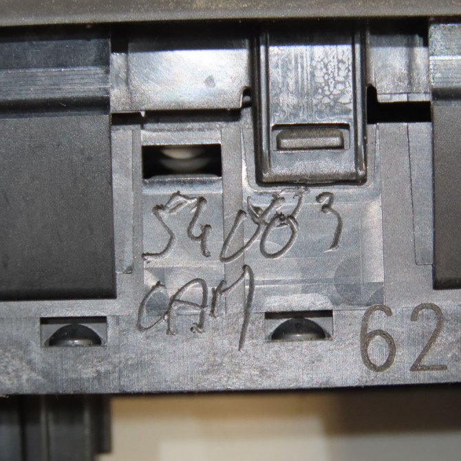 Commande lève-glace porte avant gauche occasion PEUGEOT 5008 I Phase 1 11-2009->12-2013 6490X6 7