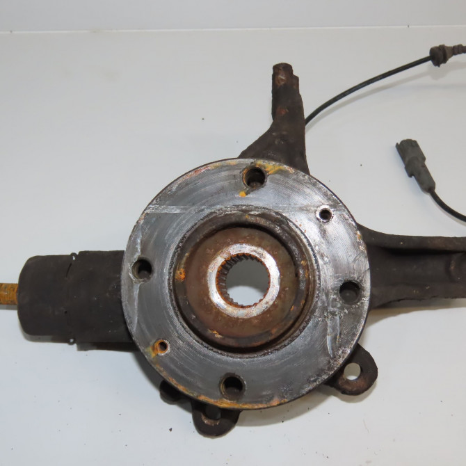 Moyeu avd occasion PEUGEOT 5008 I Phase 1 11-2009->12-2013 330785 1