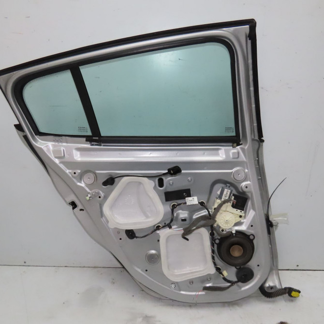 Porte arrière gauche occasion RENAULT MEGANE III Phase 1 11-2008->01-2012 1.4 TCE 16v 130ch 821003885R 2