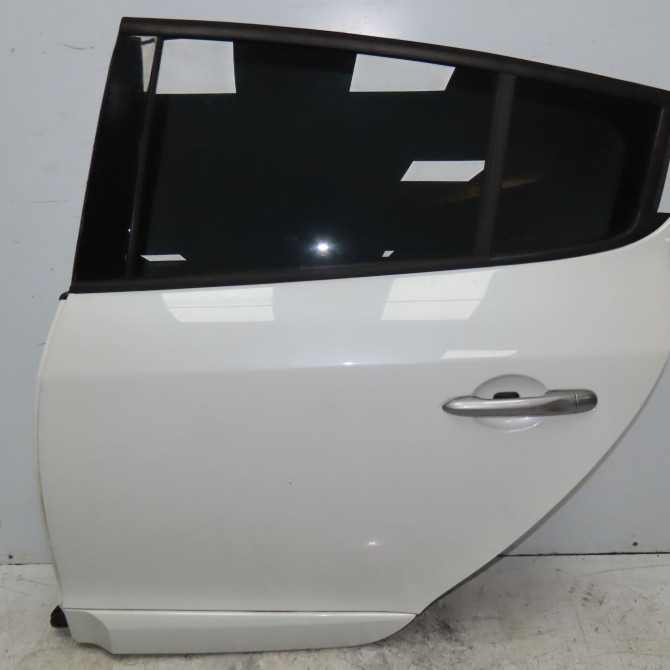 Porte arrière gauche occasion RENAULT MEGANE III Phase 3 10-2013->... 821003885R 1