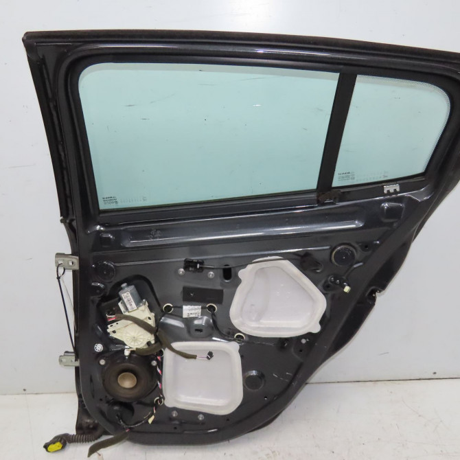 Porte arrière droite occasion  821006014R 2