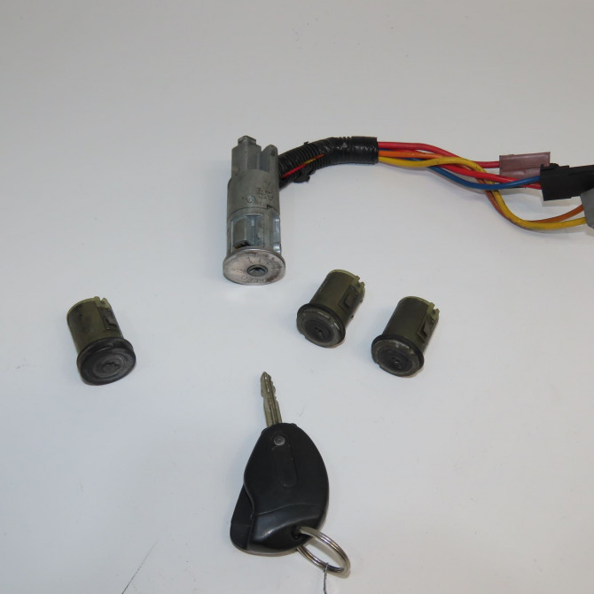Kit serrures + antivol occasion PEUGEOT 806 4162NZ 1