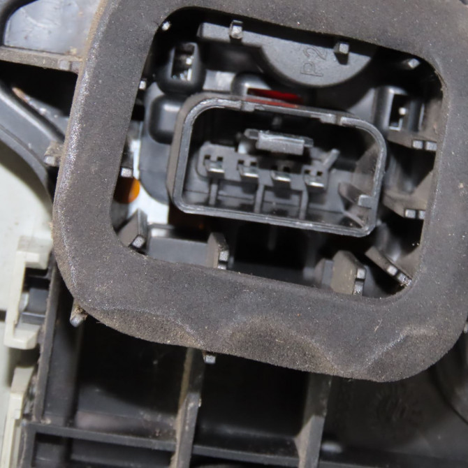 Feu arrière droit occasion VOLKSWAGEN GOLF V Phase 1 11-2003->10-2008 1.9 TDI 105ch 1K6945096T 3