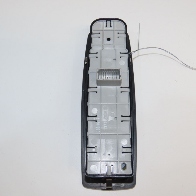 Commande lève-glace porte avant gauche occasion RENAULT MEGANE III Phase 1 11-2008->01-2012 1.9 DCI 130ch 809610006R 2