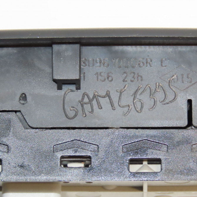 Commande lève-glace porte avant gauche occasion RENAULT MEGANE III Phase 1 11-2008->01-2012 1.9 DCI 130ch 809610006R 4