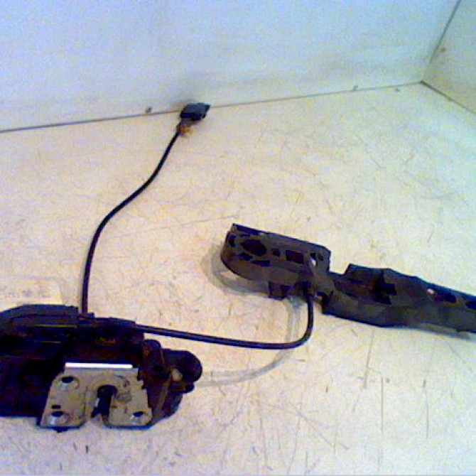 Serrure porte avg occasion RENAULT CLIO III Phase 1 09-2005->03-2009 1.6i 16v 110ch 8200300123 1