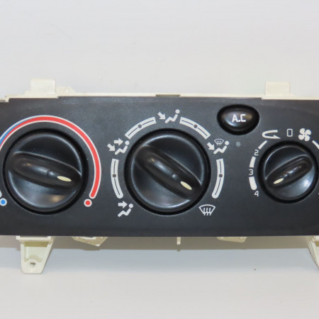 Commande de chauffage occasion RENAULT SCENIC I Phase 2 08-1999->06-2003 1.6i 107ch 7701048378