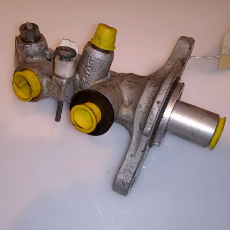 Maitre cylindre occasion RENAULT MEGANE III Phase 1 11-2008->01-2012 1.6i 16v 110ch 460115826R