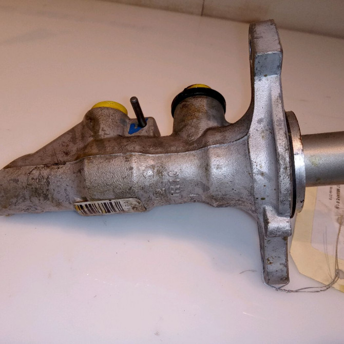 Maitre cylindre occasion RENAULT MEGANE III Phase 1 11-2008->01-2012 1.6i 16v 110ch 460115826R 2