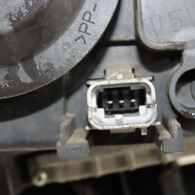 Phare gauche occasion RENAULT SCENIC III Phase 1 04-2009->11-2011 1.9 DCI 130ch 260607549R 4