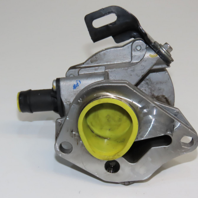 Pompe a vide occasion RENAULT CLIO IV Phase 1 07-2012->... 1.5 DCI 90ch 146505272R 3