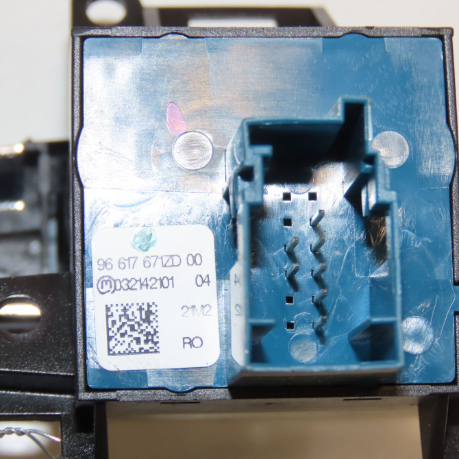 Interrupteur commande de frein a main occasion CITROEN C5 II Phase 1 04-1995->04-1999 2.0 HDI 140ch 470705 3