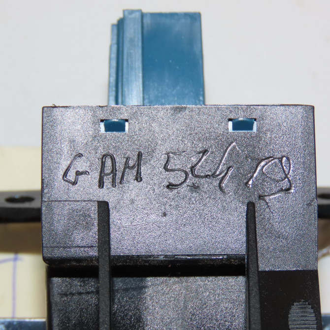 Interrupteur commande de frein a main occasion CITROEN C5 II Phase 1 04-1995->04-1999 2.0 HDI 140ch 470705 4