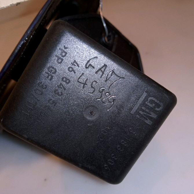 Volet de trappe carburant occasion OPEL CORSA IV Phase 1 09-2006->12-2010 1.2 TWINPORT 80ch 93189519 3