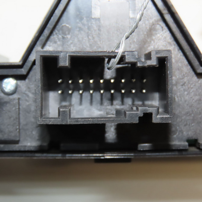 Bouton de warning occasion OPEL CORSA V 13295119 3