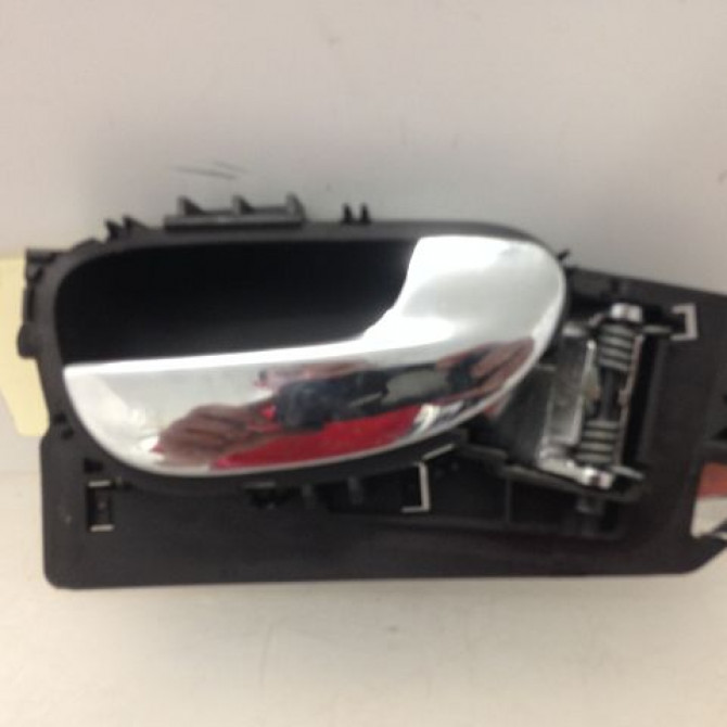 Poignee int porte ard occasion PEUGEOT 307 Phase 2 06-2005->03-2008 2.0 HDI 16v 136ch 9143F5 1