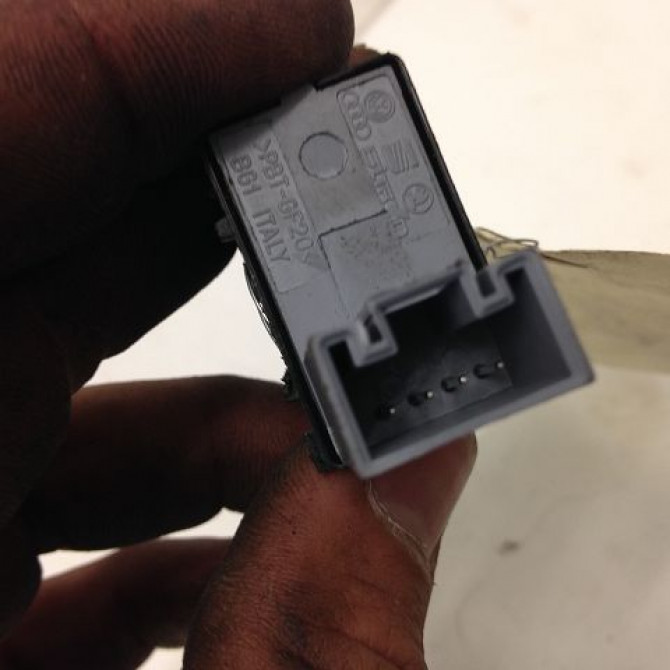 Commande lève-glace porte avant droite occasion SEAT IBIZA IV Phase 1 05-2008->01-2012 1.4 TDI 80ch 7L6959855BREH 3