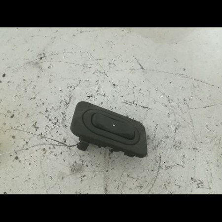 Commande lève-glace porte avant droite occasion OPEL CORSA III 24411032