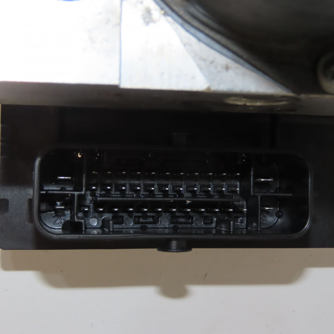 Unité hydraulique ABS occasion OPEL CORSA V 95507578 6