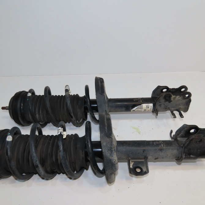 Amortisseur avant droit occasion OPEL CORSA V 95514415 1