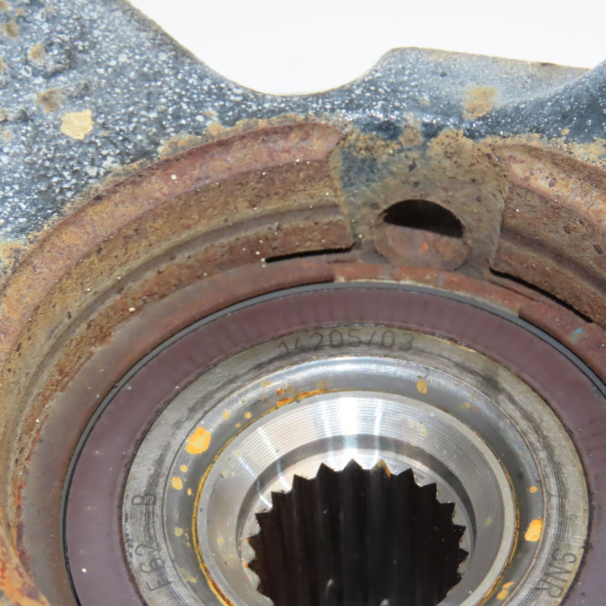 Moyeu avg occasion OPEL CORSA V 13495964 3