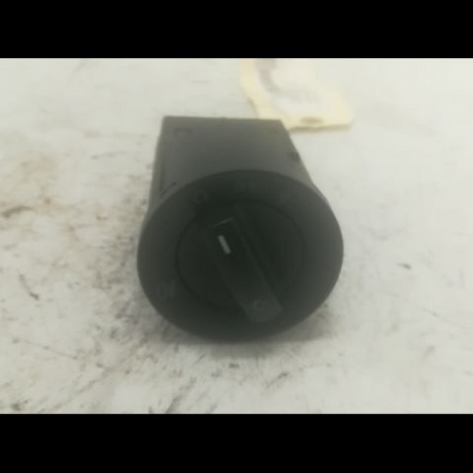 Interrupteur commande de phares occasion VOLKSWAGEN POLO IV Phase 1 01-2002->05-2005 1.2 65ch 6Q0953513E9B9 1