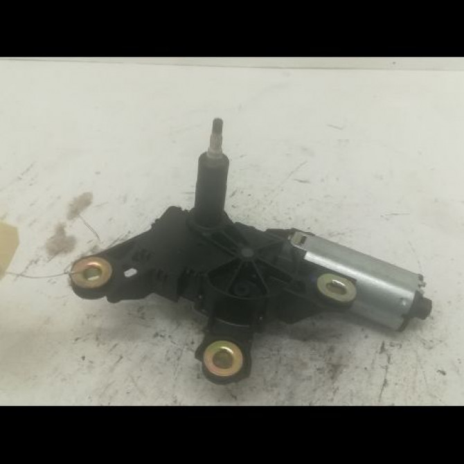 Moteur essuie-glace arrière occasion VOLKSWAGEN POLO IV Phase 1 01-2002->05-2005 1.2 65ch 6Q6955711B 1