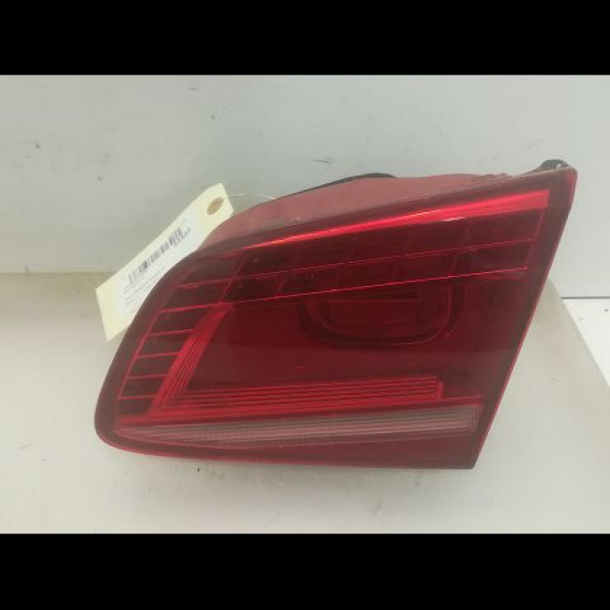 Feu arrière intérieur droit occasion VOLKSWAGEN PASSAT VI Phase 1 10-2010->... 1.6 TDI 105ch 3AE945308C 1