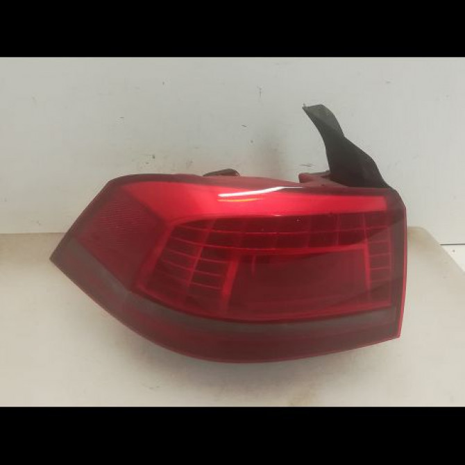 Feu arrière gauche occasion VOLKSWAGEN PASSAT VI Phase 1 10-2010->... 1.6 TDI 105ch 3AE945207B 1