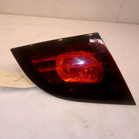 <span class="tt">Feu arrière interieur gauche occasion  </span><span class="designation"> </span>