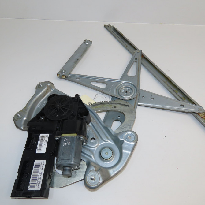 Mecanisme+moteur leve-glace avg occasion RENAULT MEGANE III Phase 1 11-2008->01-2012 1.5 DCI 105ch 807218465R 2