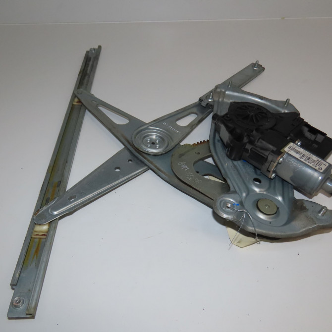 Mecanisme + moteur lève-glace avant droit occasion RENAULT MEGANE III Phase 1 11-2008->01-2012 1.5 DCI 105ch 807206454R 2