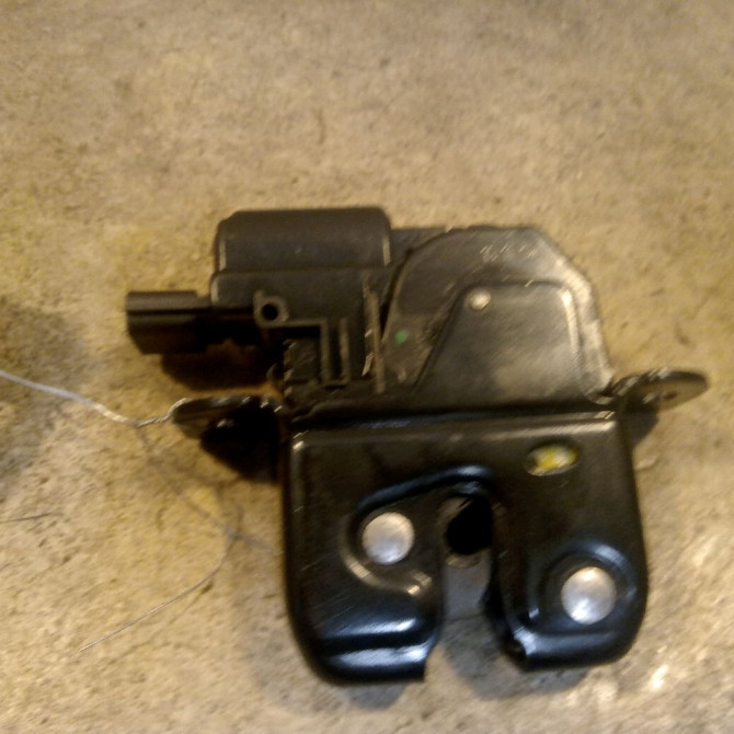 Serrure hayon occasion RENAULT SCENIC III 905039428R 2