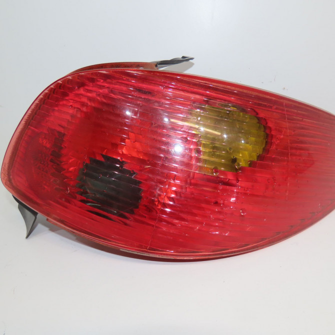 Feu arrière droit occasion PEUGEOT 206 Phase 2 02-2003->02-2009 1.4 HDI 70ch 6351S0 1